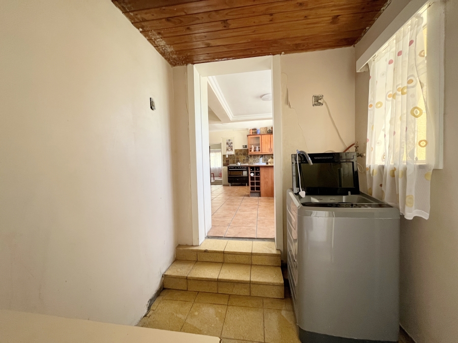 To Let 5 Bedroom Property for Rent in Soneike Western Cape
